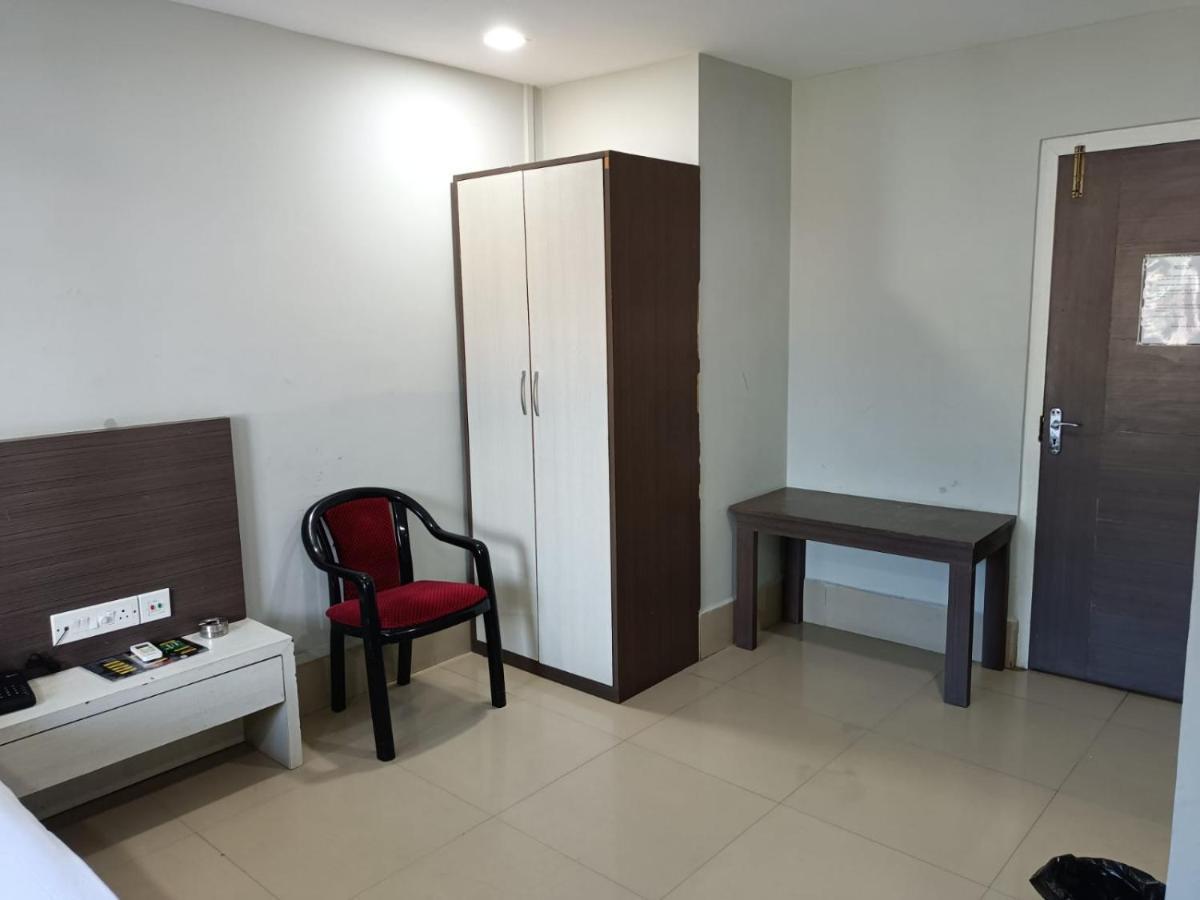 Kusum Hotel ดิบรูการ์ ภายนอก รูปภาพ
