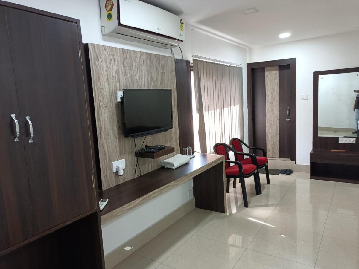Kusum Hotel ดิบรูการ์ ภายนอก รูปภาพ