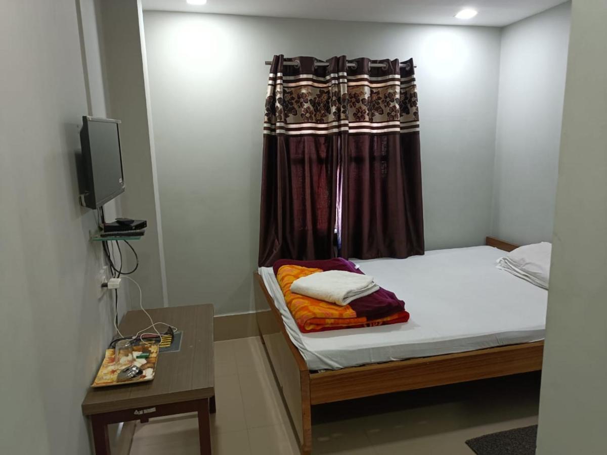 Kusum Hotel ดิบรูการ์ ภายนอก รูปภาพ