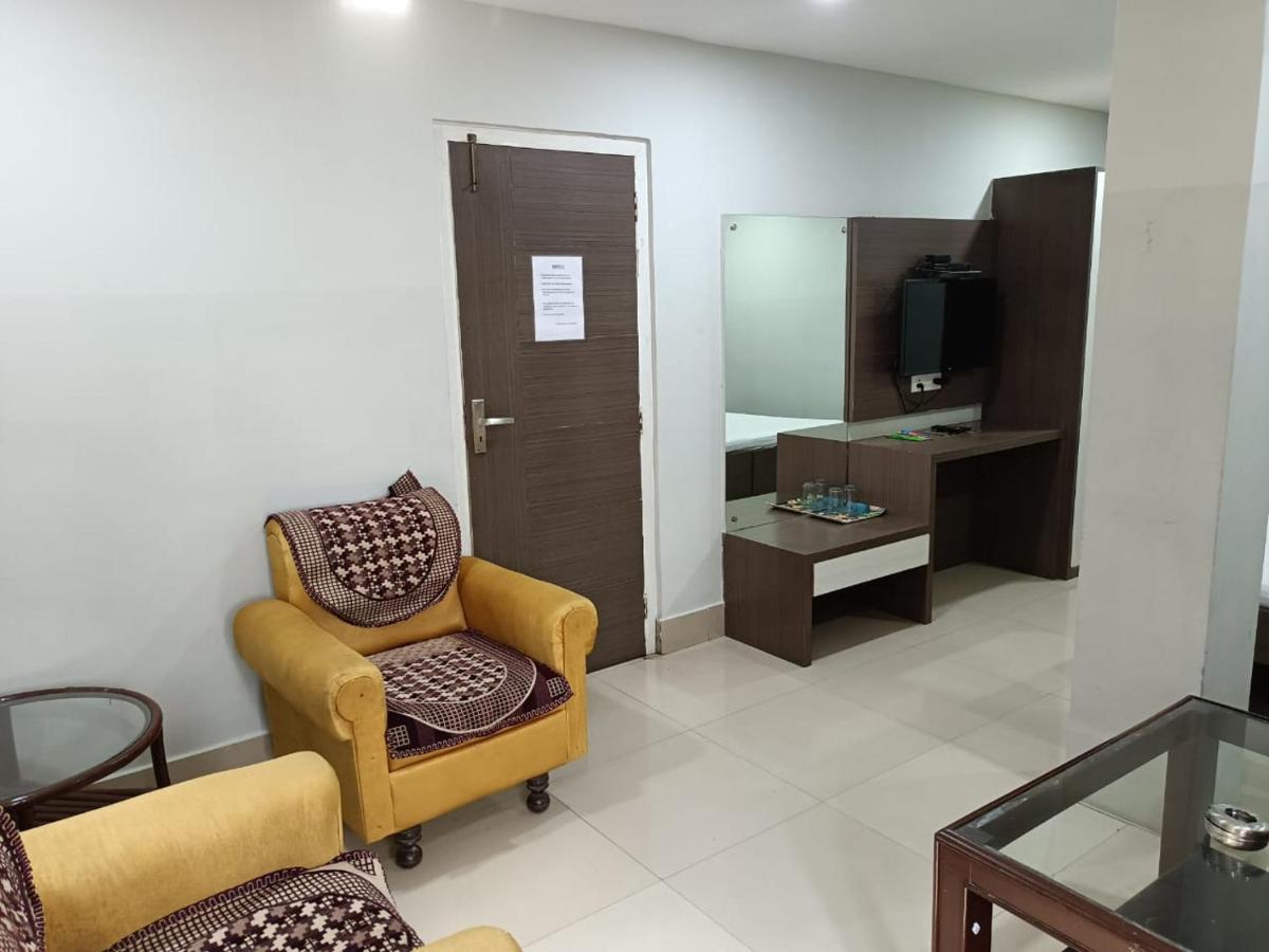 Kusum Hotel ดิบรูการ์ ภายนอก รูปภาพ
