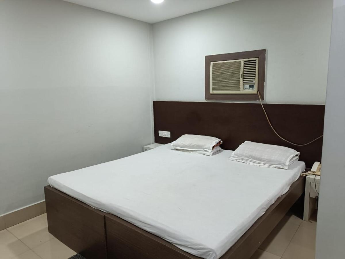 Kusum Hotel ดิบรูการ์ ภายนอก รูปภาพ