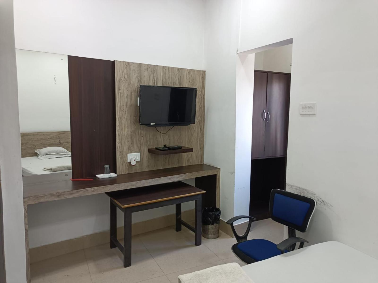 Kusum Hotel ดิบรูการ์ ภายนอก รูปภาพ